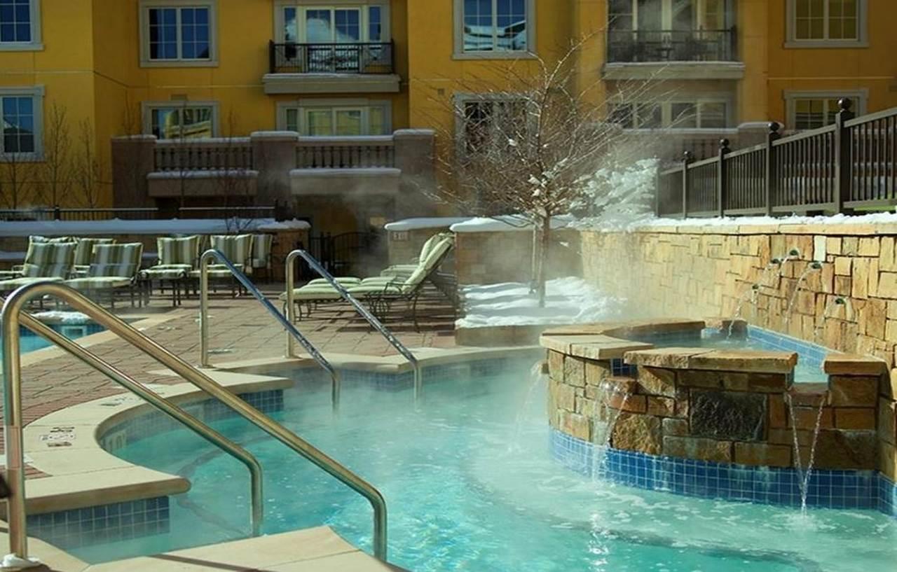 Legendary Lodging At The Ritz Vail Buitenkant foto