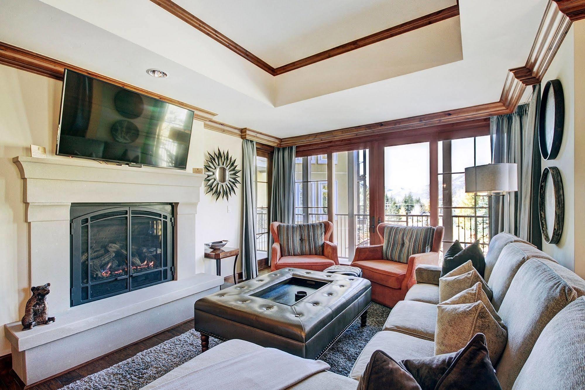 Legendary Lodging At The Ritz Vail Buitenkant foto