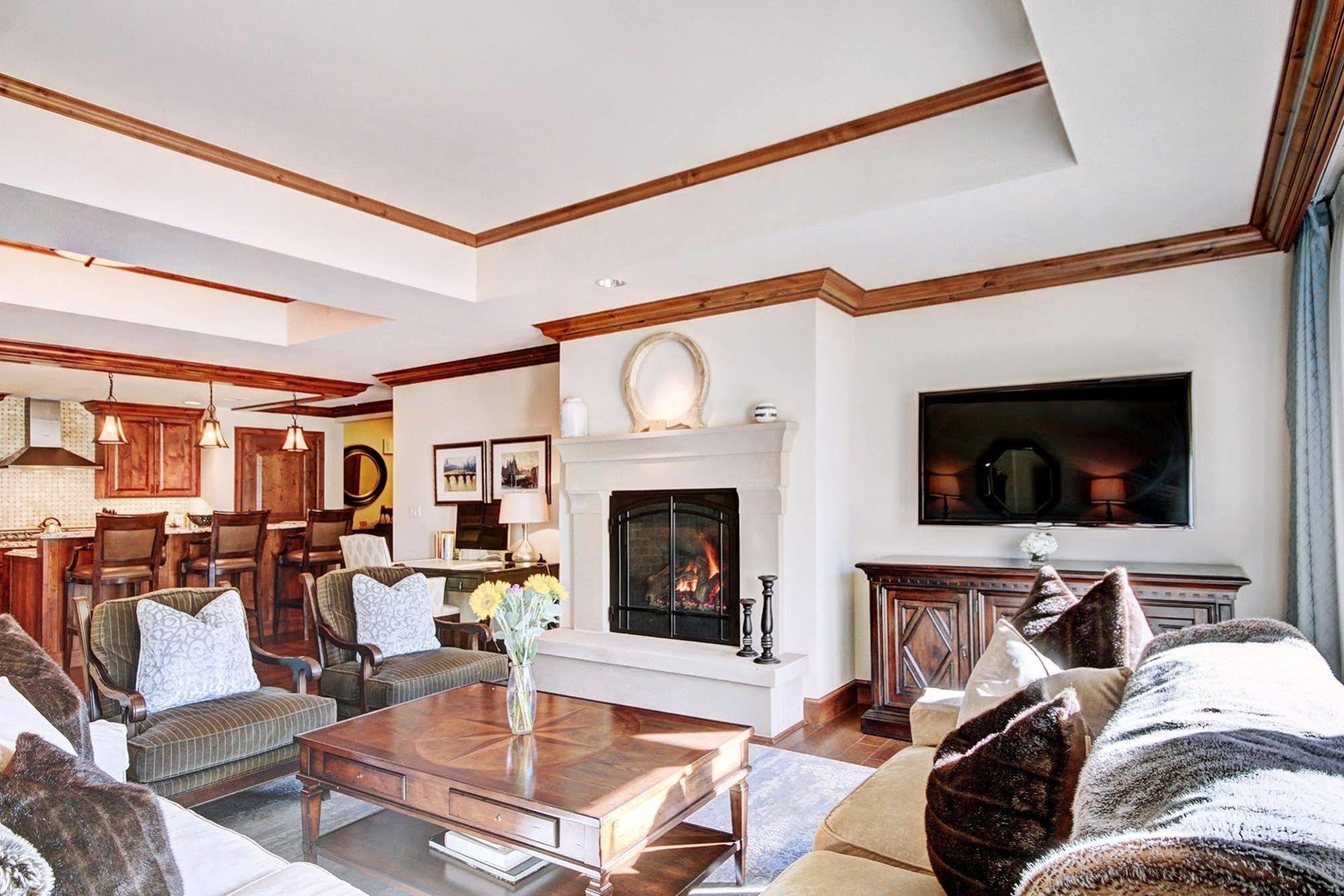 Legendary Lodging At The Ritz Vail Buitenkant foto