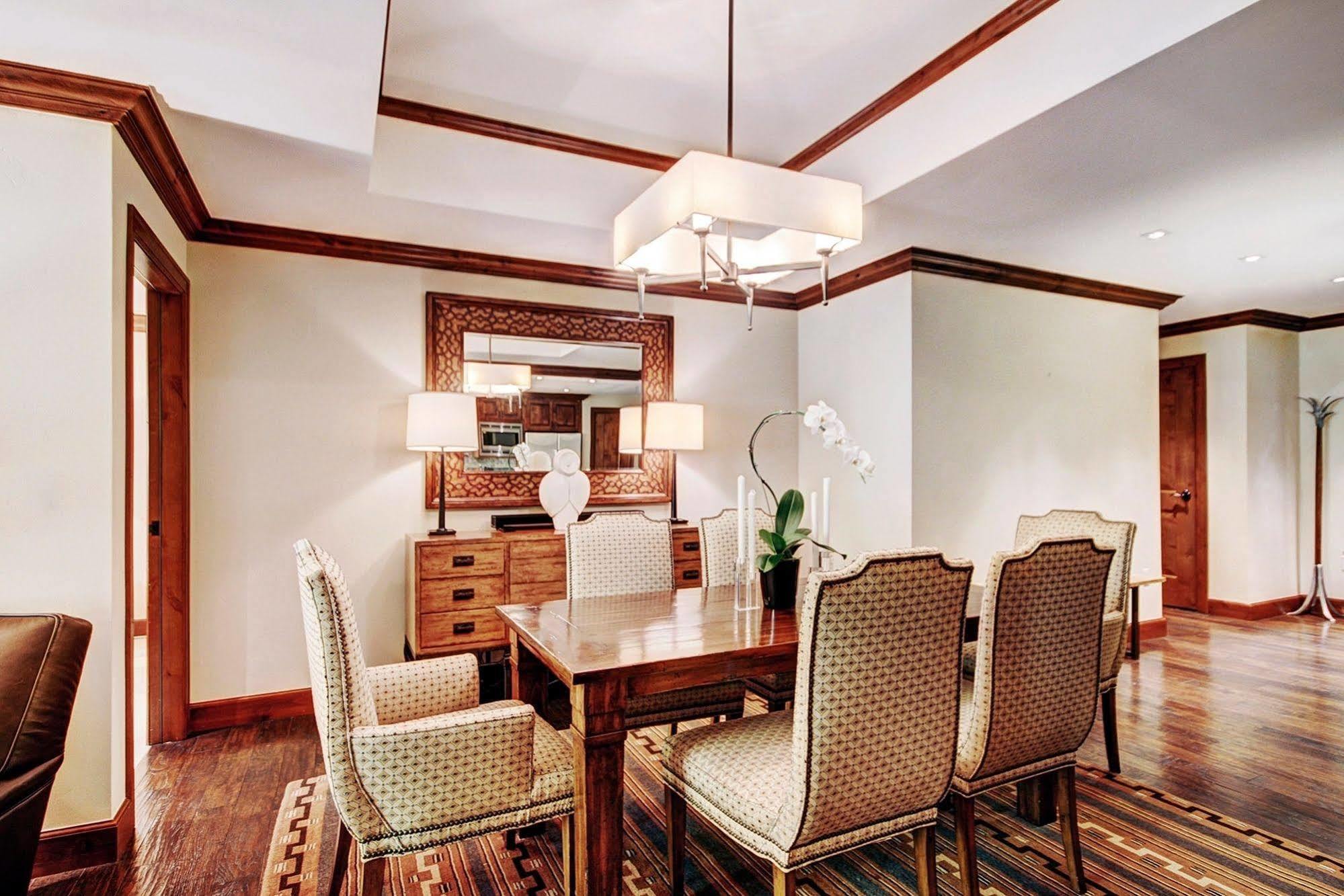 Legendary Lodging At The Ritz Vail Buitenkant foto
