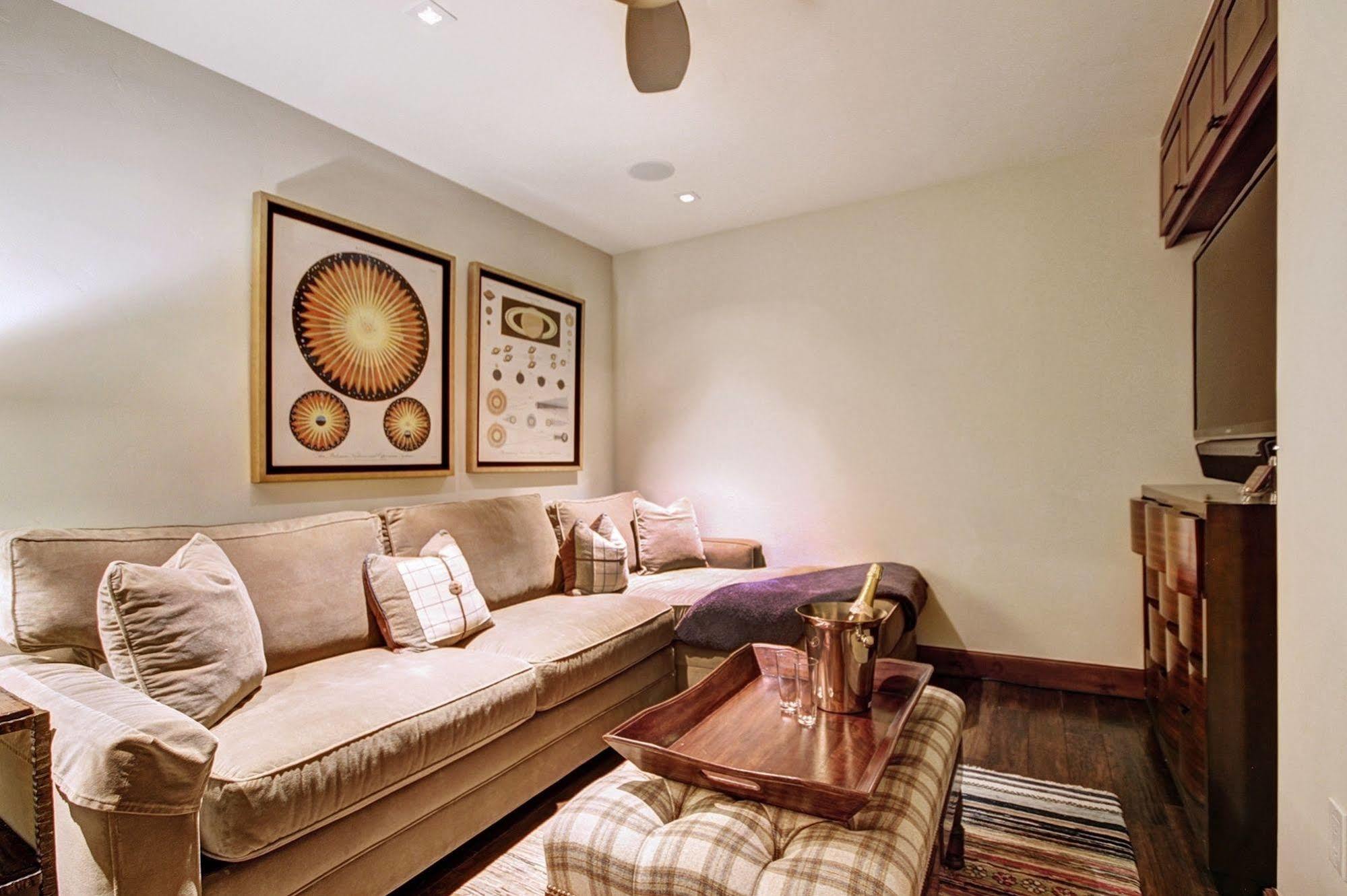 Legendary Lodging At The Ritz Vail Buitenkant foto