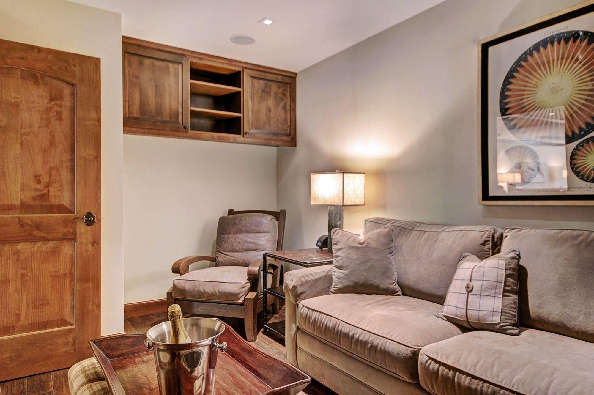 Legendary Lodging At The Ritz Vail Buitenkant foto