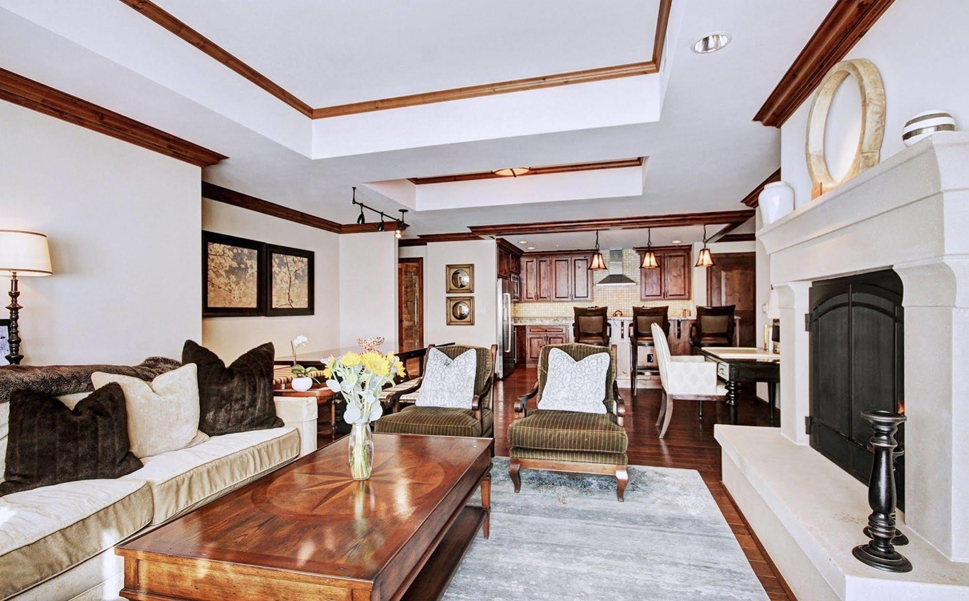 Legendary Lodging At The Ritz Vail Buitenkant foto